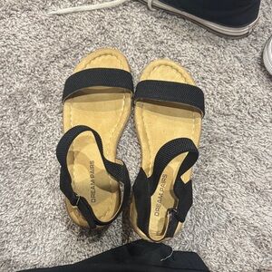 Dream Pairs Black and Tan Sandals